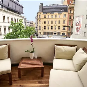  Apartment Centre Klimts Balcony