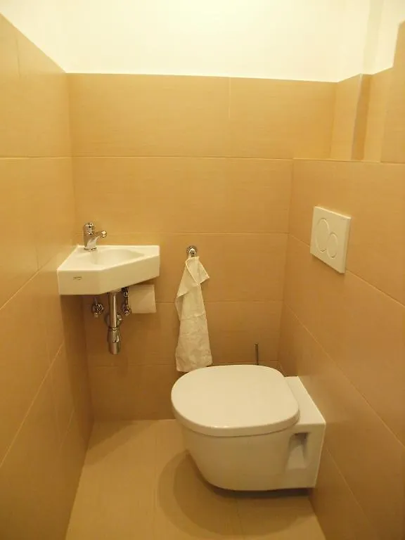 Апартаменты Studio-Apartment Augarten Vienna Австрия